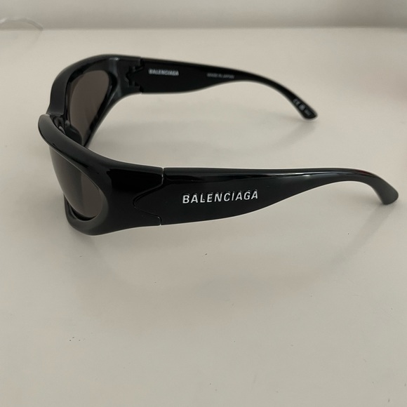 BALENCIAGA SUNGLASSES - Picture 2 of 3